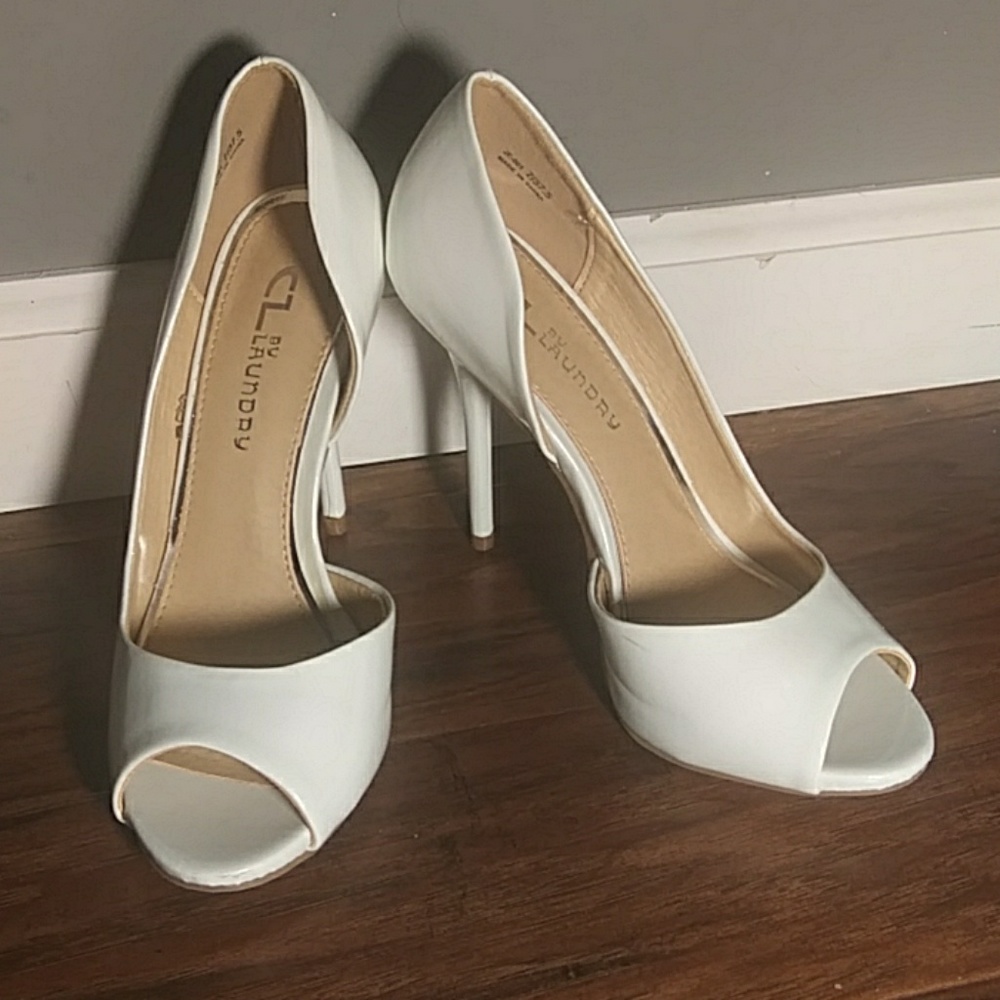 Chinese Laundry White open toe heels. Size 7M